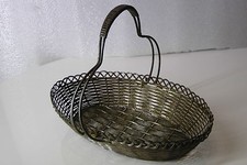 Korb mit Henkel geflochten