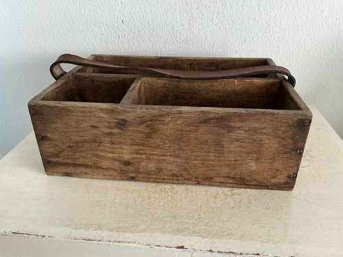Alter uriger kleiner holzkorb - kleiner,
