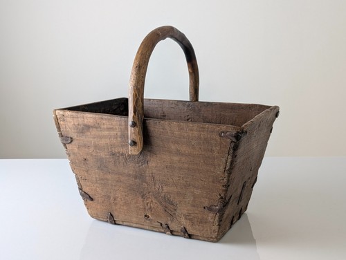 Antiker holzholzkorb mit - antiker,